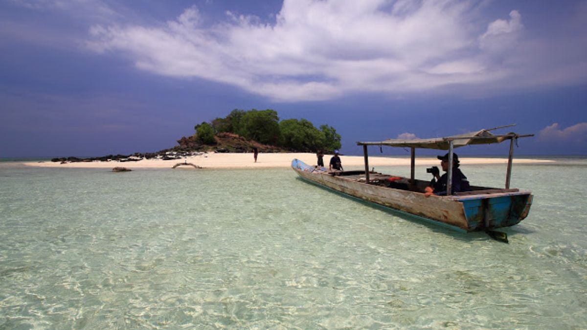 Pulau Adonara
